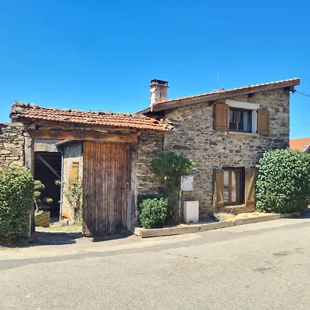 Daire Au Calme Dans Corps De Ferme Larajasse